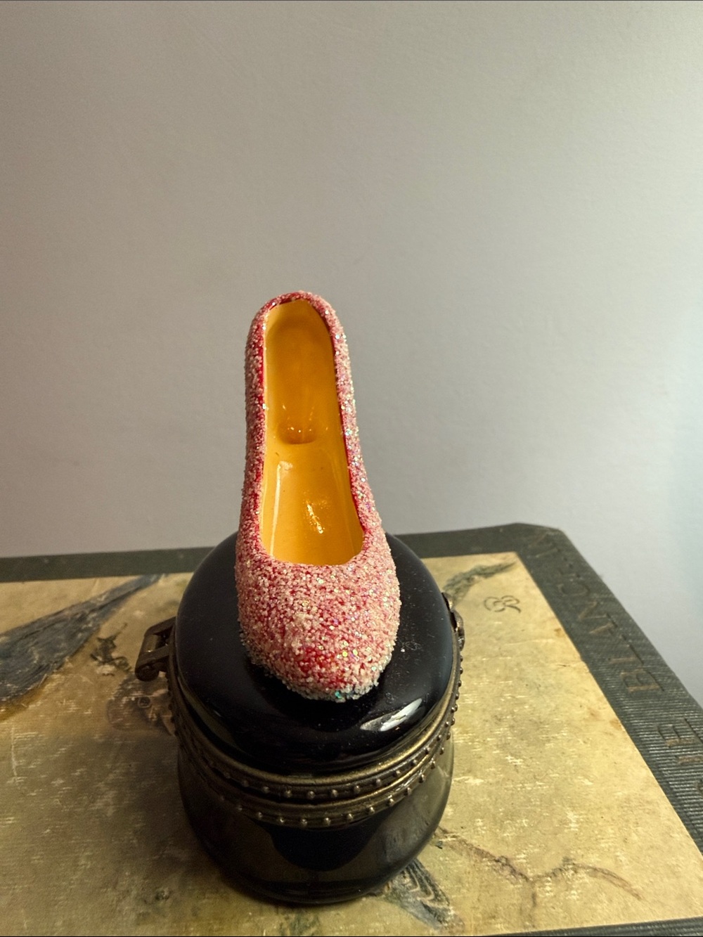 Marilyn Monroe Pink Glitter Stiletto Trinket Box - Picture 2 of 7